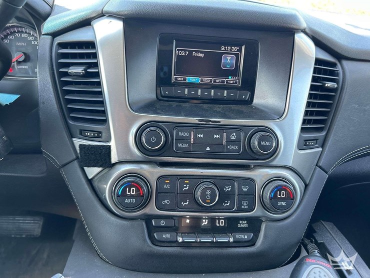 2016-chevrolet-tahoe-image-16