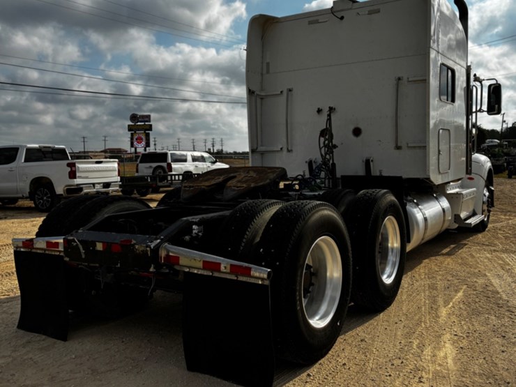 2012-peterbilt-386-image-4
