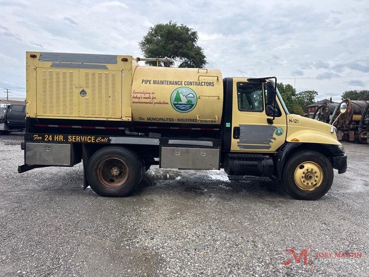 2005-international-durastar-4300-image-2
