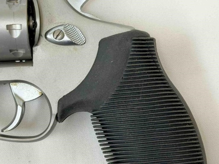 taurus-tracker-22mag-revolver-image-14