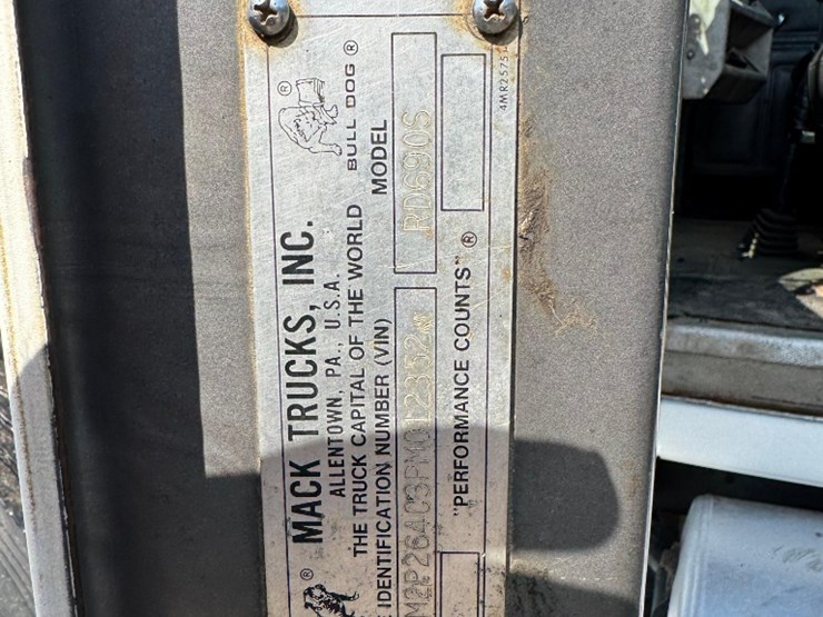 1993-mack-rd690s-image-6