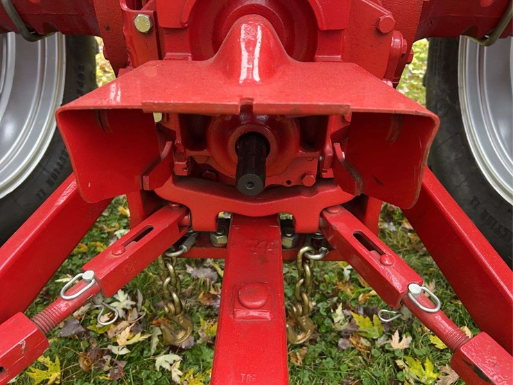 1970-farmall-826-hydro-diesel-row-crop-golden-demonstrator-image-44