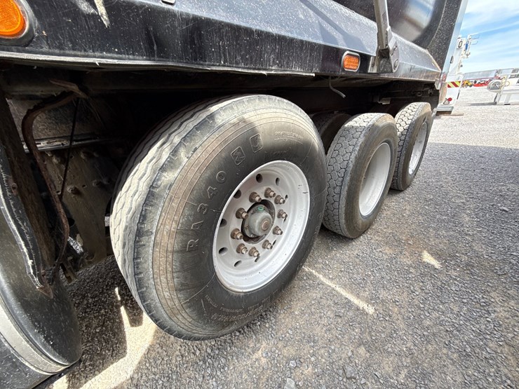 2017-kenworth-t880-image-16