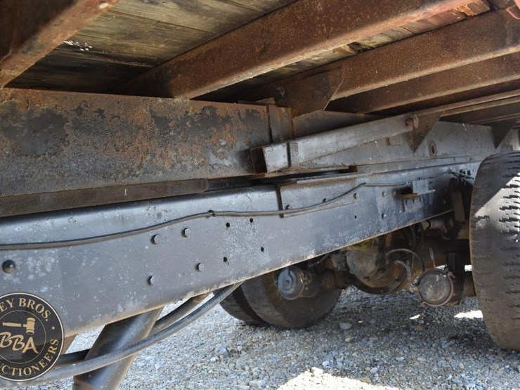 1976-ford-l9000-image-18