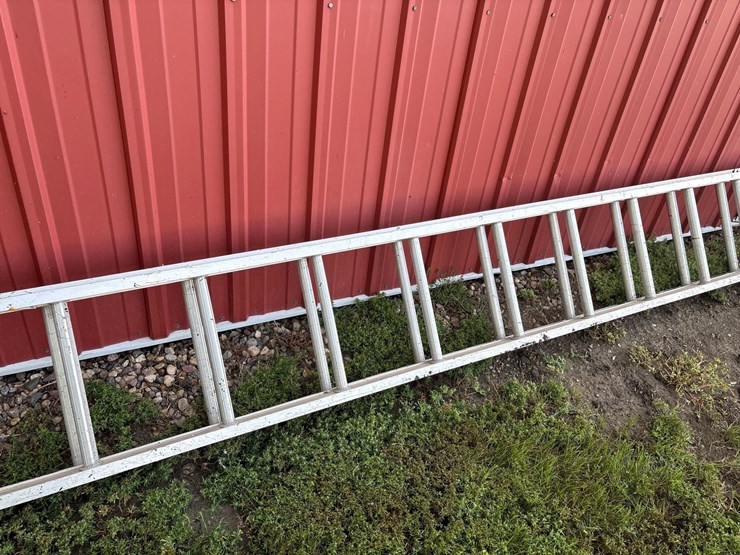30ft-keller-aluminum-extension-ladder-image-3