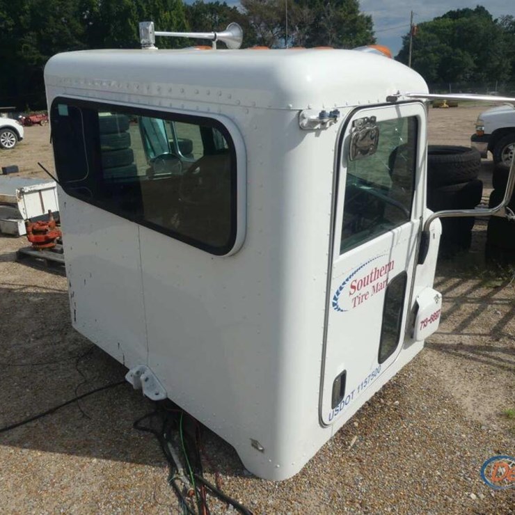 CAB FOR PETE DAY CAB (SALVAGE)