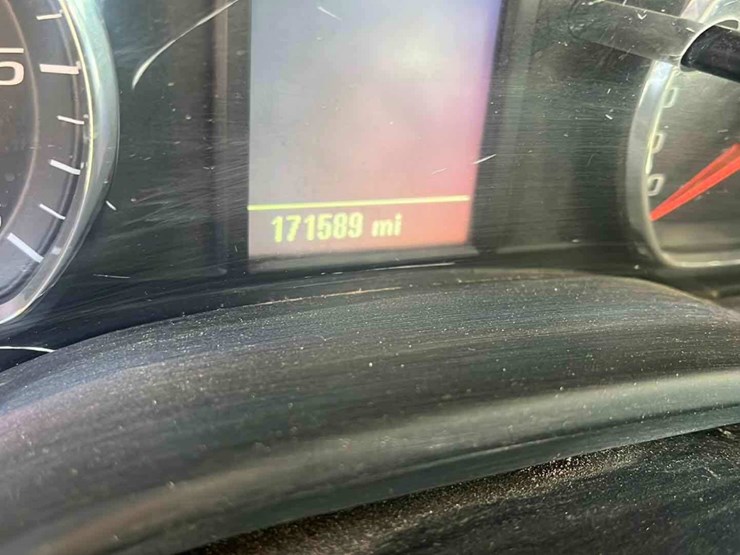 2017-chevrolet-suburban-image-9