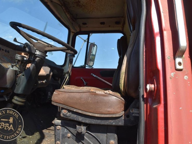 1976-ford-l9000-image-28