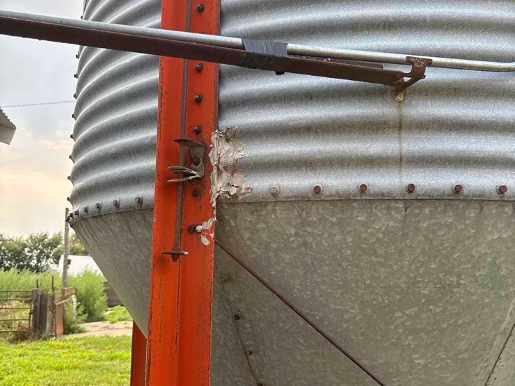 8-ton-bulk-bin/auger-image-23