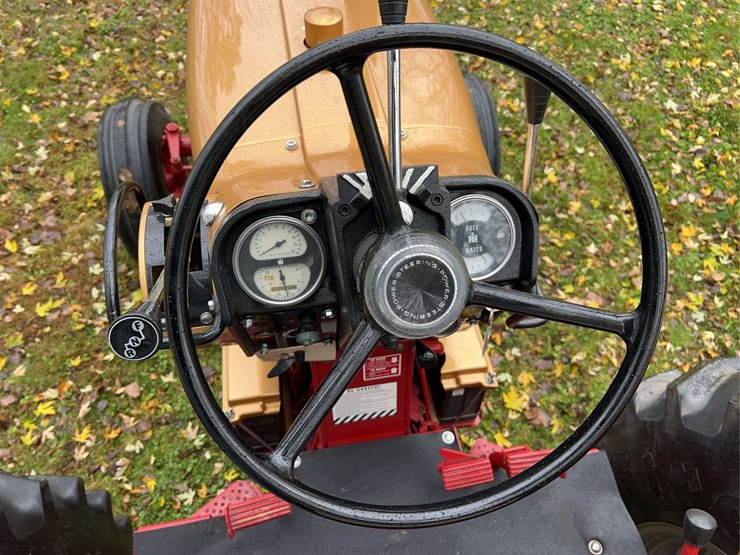 1970-farmall-826-hydro-diesel-row-crop-golden-demonstrator-image-61