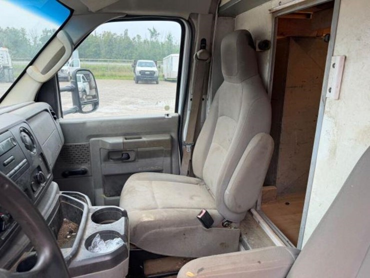 2013-ford-e450-image-16