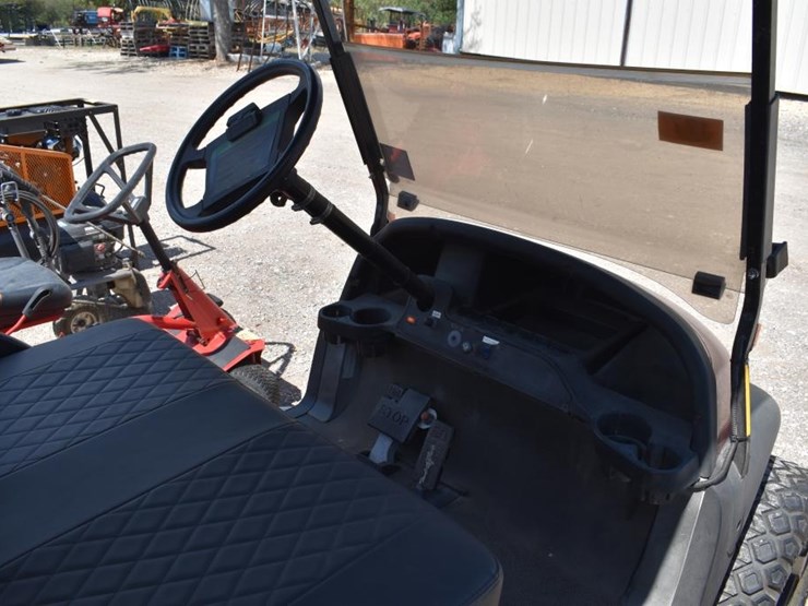 club-car-electric-golf-cart-w/-charger-(serial-#-pq0442-451032)-(k)-image-8
