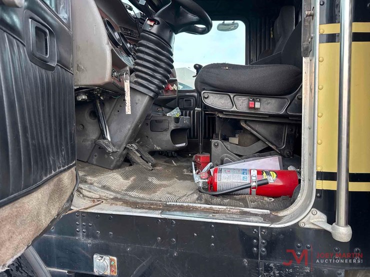 2003-kenworth-t800-image-27