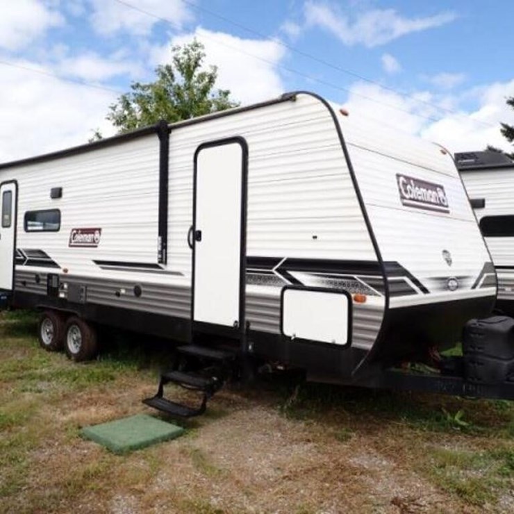 NEW NON CURRENT 2022 Coleman Lantern 264RL 30 Ft 4