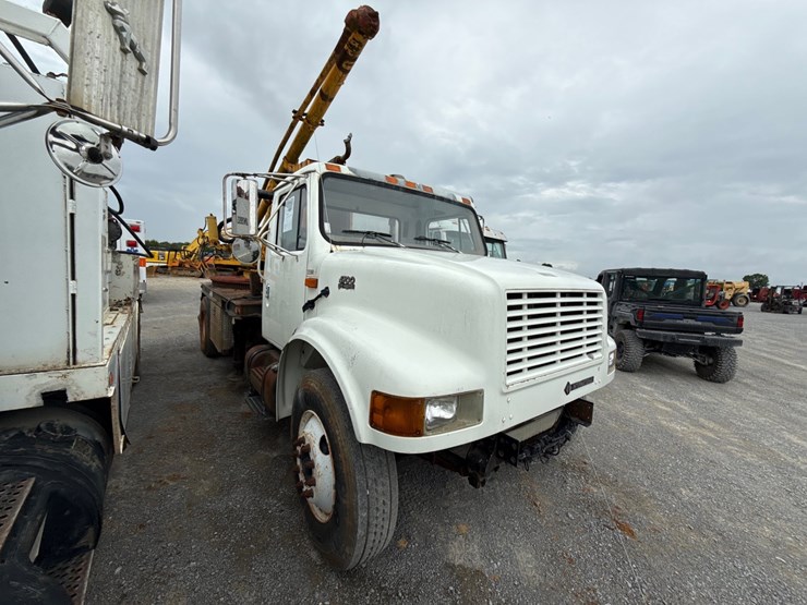 2001-international-4700-image-2