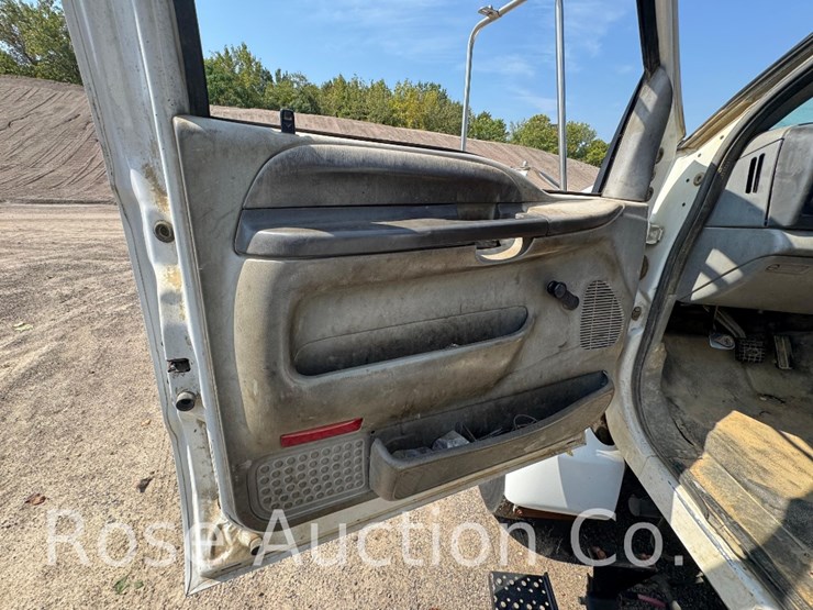 2004-ford-f750-image-28