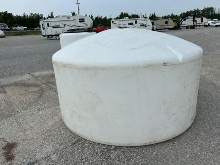 water-1,100-gal-polyethylene-tank-image-3