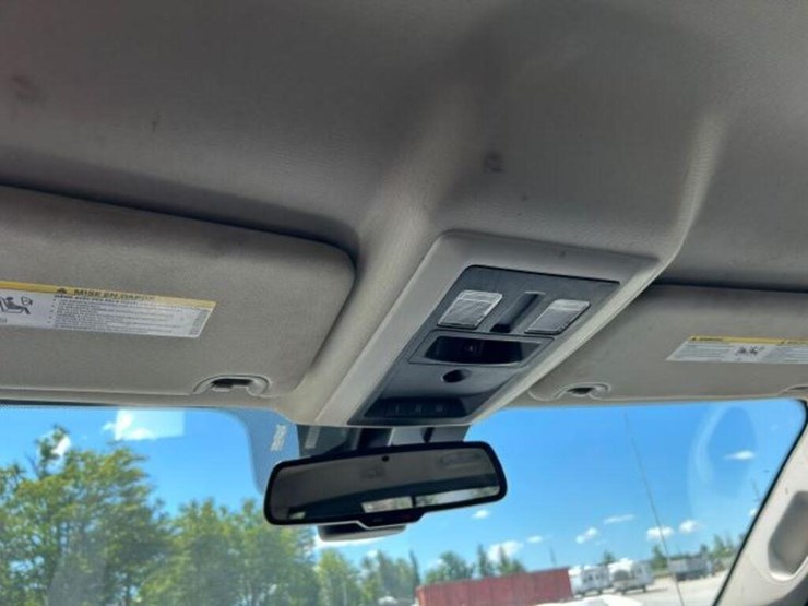 2019-ram-1500-slt-image-14