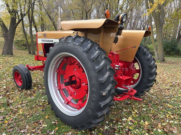 1970-farmall-544-hydro-gas-row-crop-golden-demonstrator-image-3
