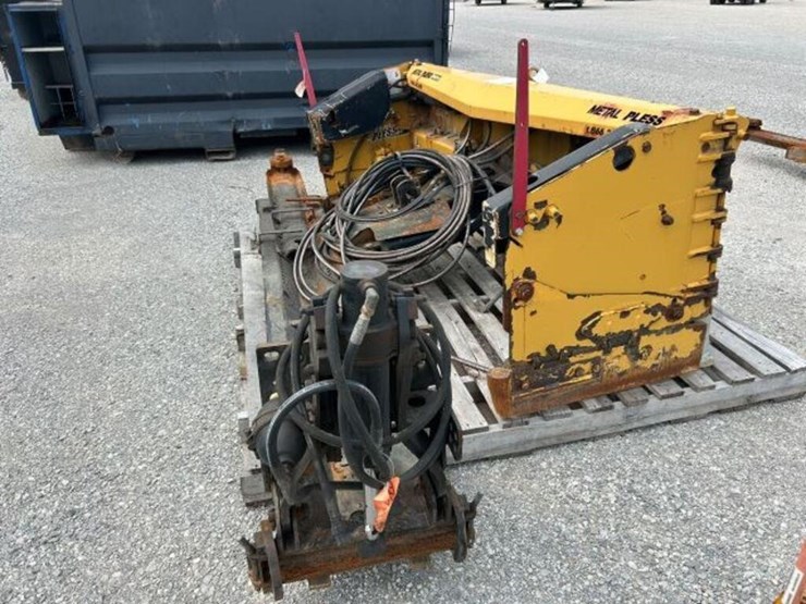 metal-pless-8-ft---13-ft-snow-pusher-agh0830-13le--image-2