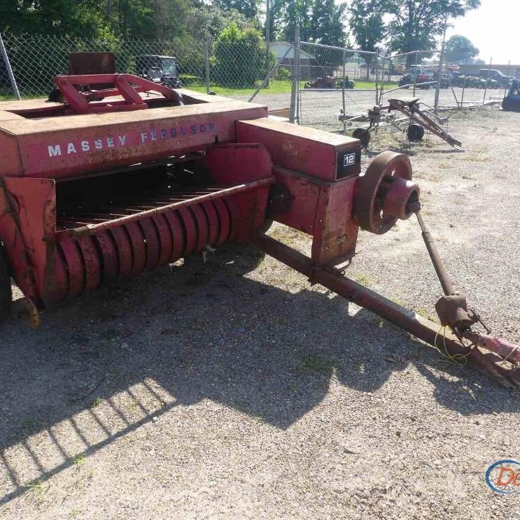 MASSEY-FERGUSON 12