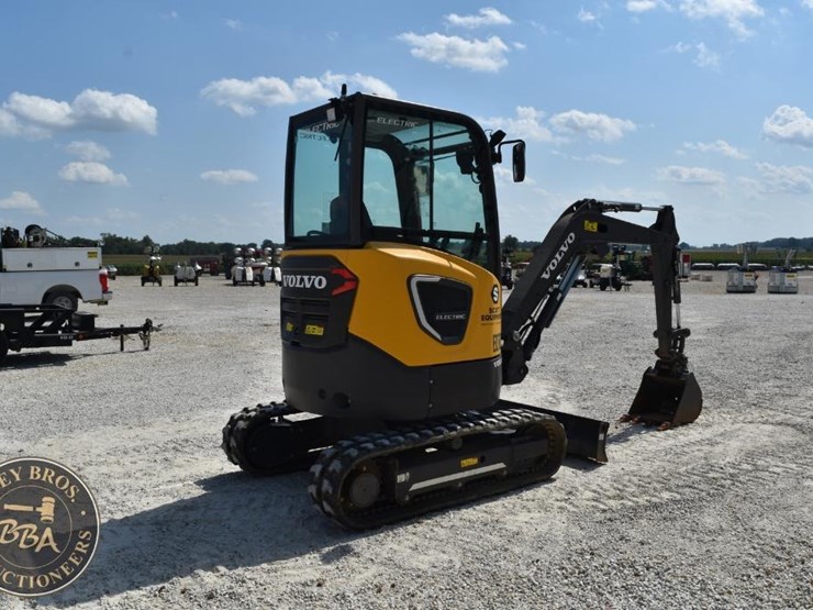2022-volvo-ecr25-electric-image-17