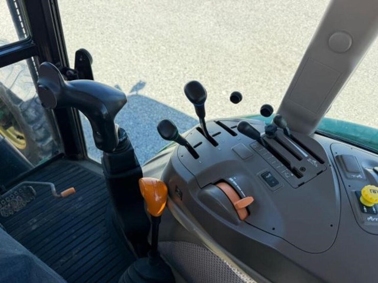 2015-john-deere-5085e-image-11