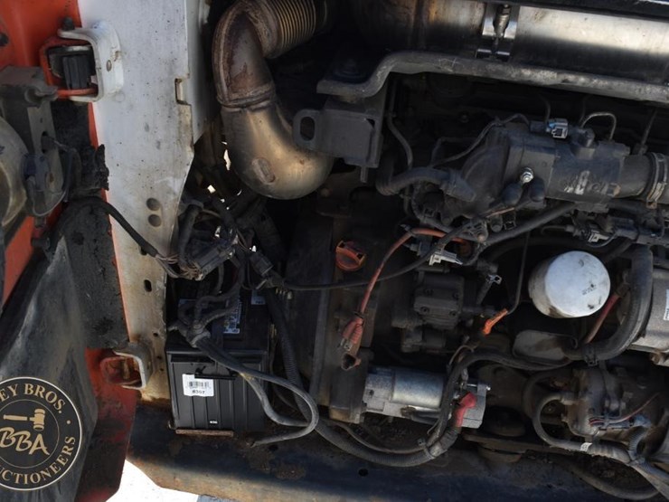 2016-bobcat-t770-image-32