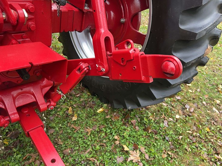 1970-656-farmall-hydro-diesel-row-crop-golden-demonstrator-image-45