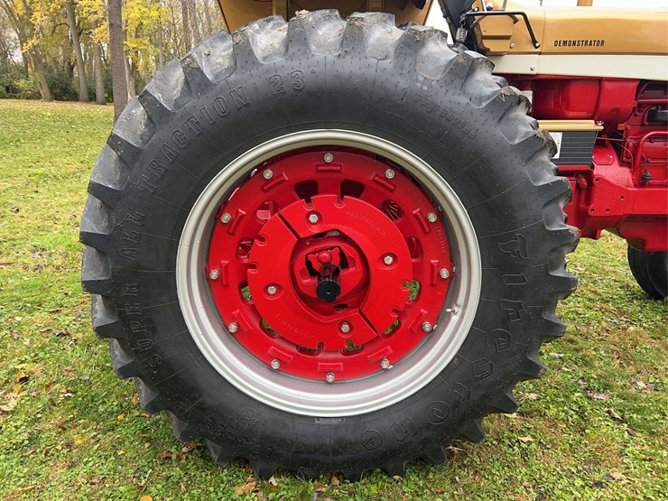 1970-farmall-826-diesel-row-crop-golden-demonstrator-image-39