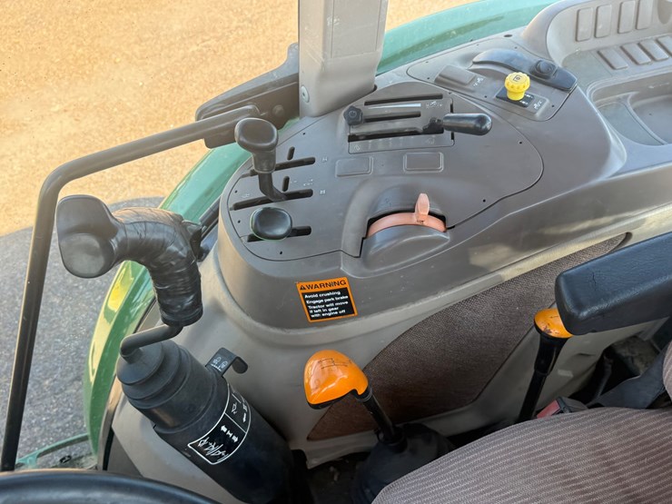john-deere-6105d-image-29