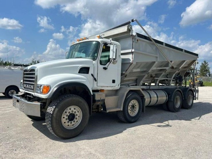 2005-mack-700-t/a-t/a-stone-slinger-truck-1m2ag11c-image-1