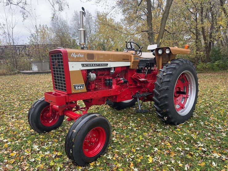 1970-farmall-544-hydro-diesel-row-crop-golden-demonstrator-image-1