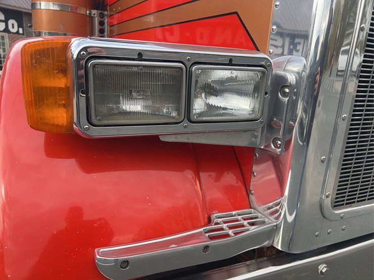 2006-peterbilt-379-image-11