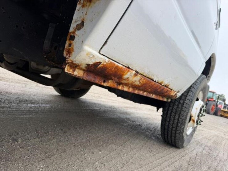 2013-ford-e450-image-24