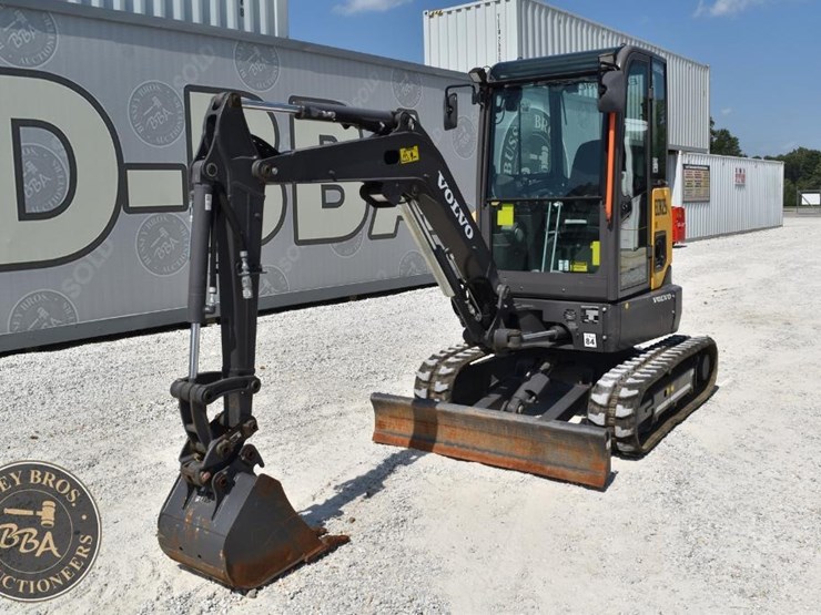 2022-volvo-ecr25-electric-image-1