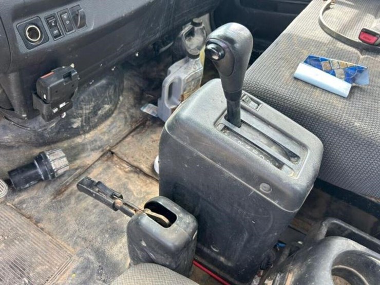 hino-185-image-17