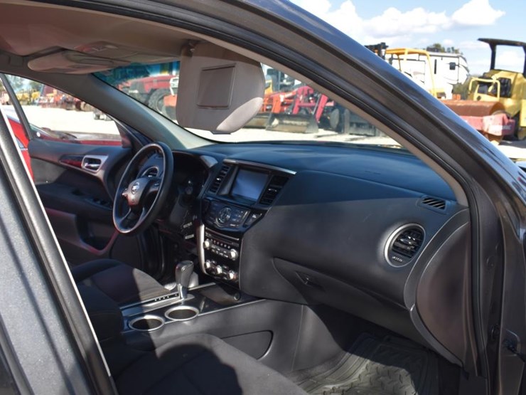 2016-nissan-pathfinder-image-10
