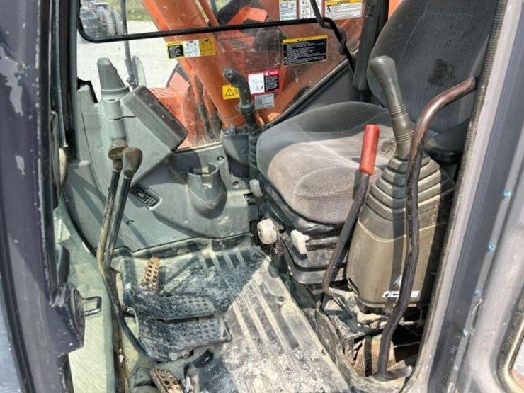 2007-hitachi-zx225us-lc-image-12