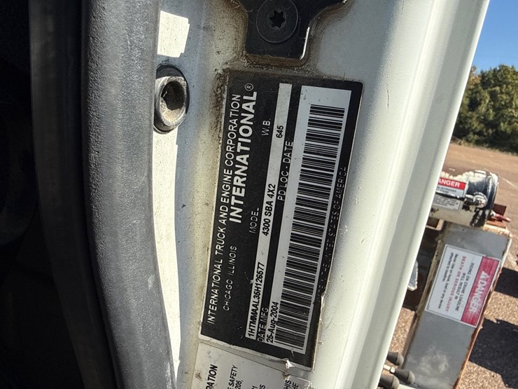 2004-international-durastar-4300-image-28