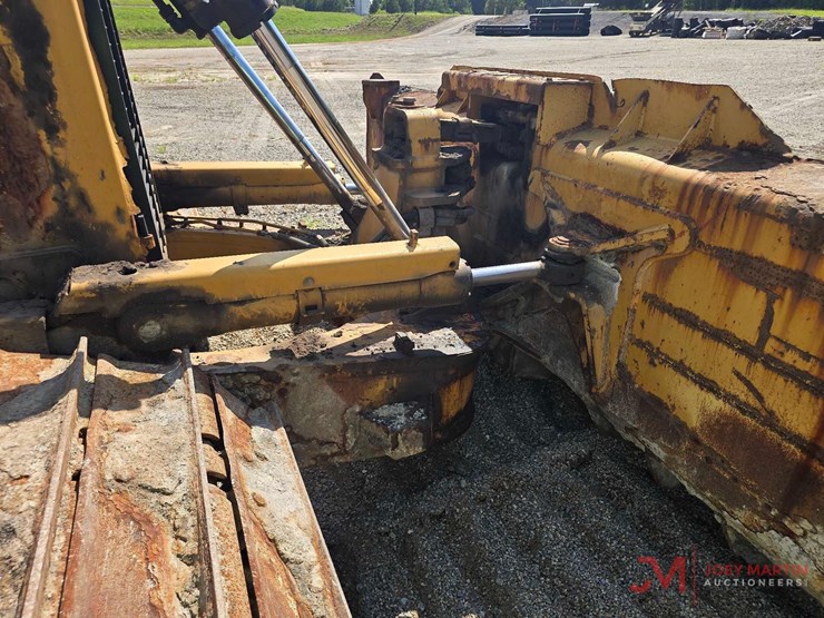 2012-caterpillar-d6t-image-14