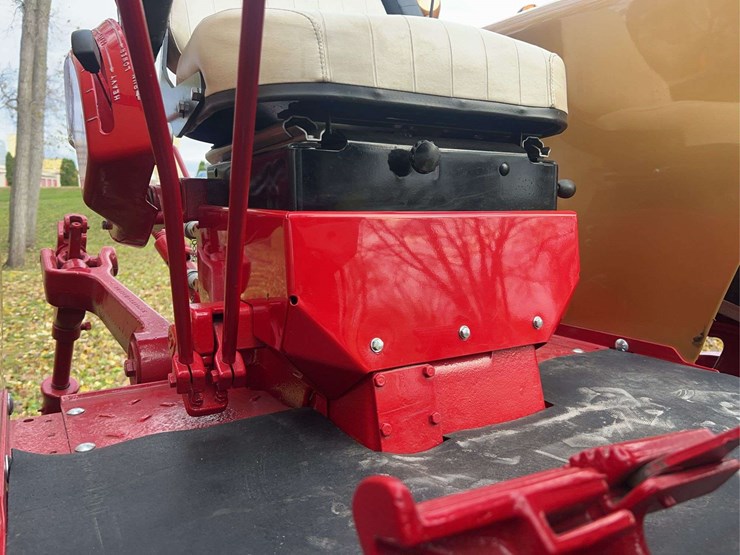 1970-1456-farmall-row-crop-golden-demonstrator-image-34