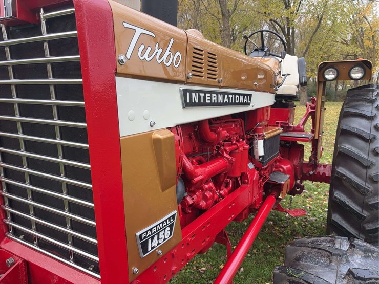 1970-1456-farmall-row-crop-mfwa-golden-demonstrator-image-24