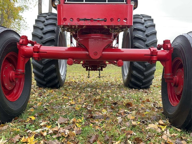 1970-1026-farmall-hydro-row-crop-golden-demonstrator-image-12