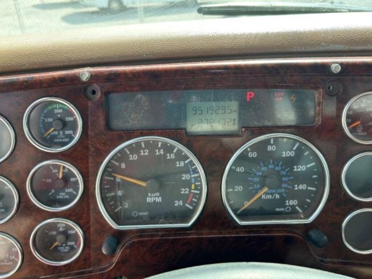 2005-mack-700-t/a-t/a-stone-slinger-truck-1m2ag11c-image-13
