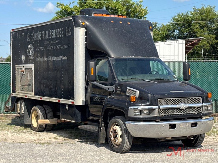 2008chevrolet-c4500-box-truck-image-1