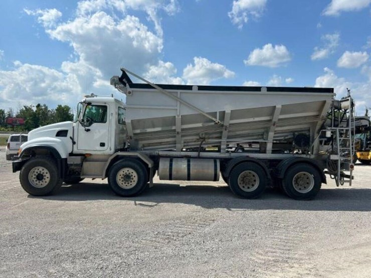 2005-mack-700-t/a-t/a-stone-slinger-truck-1m2ag11c-image-7