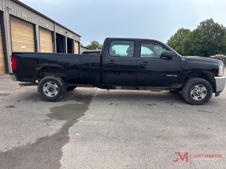 2011-chevrolet-silverado-2500-image-2