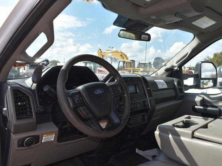 2020-ford-f550-image-6