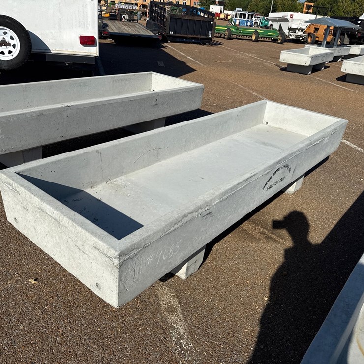 #9685 • 3 X 10 Feed Trough